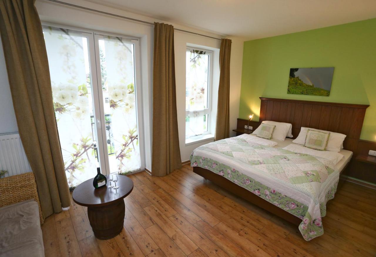 Hotel Wein-Traeume à Thüngersheim Extérieur photo